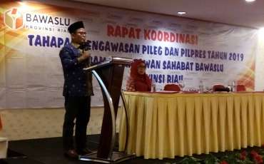 Bawaslu Riau Sosialisasikan Pengawasan Pileg dan Pilpres 2018 Kepada Wartawan